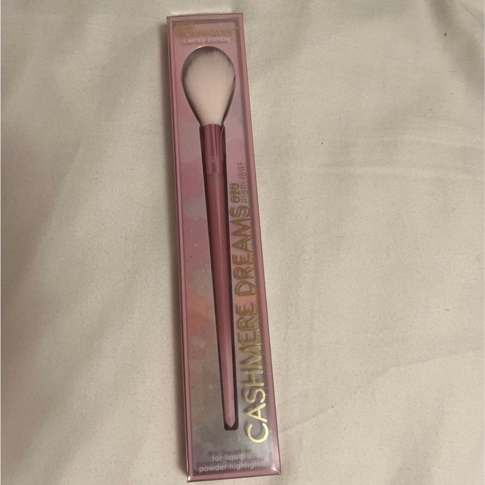 real techniques cashmere dreams highlight brush
